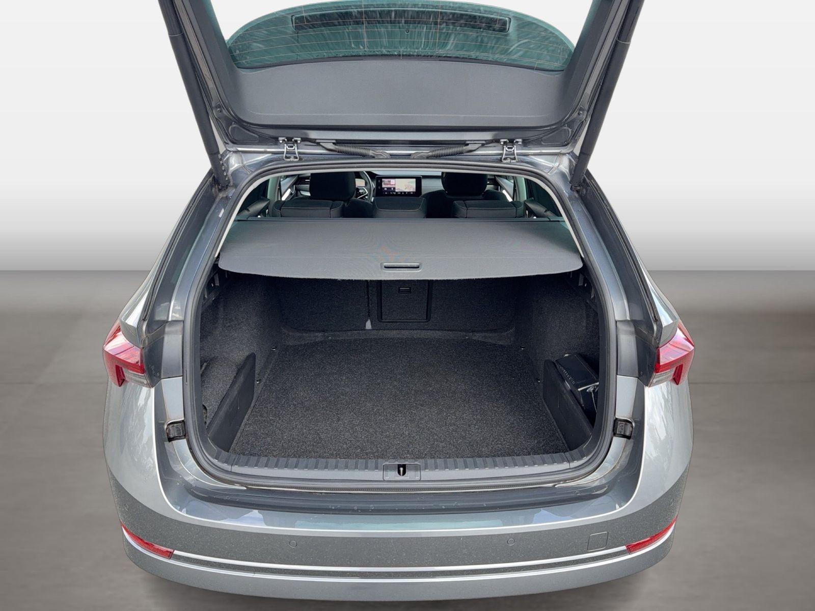 Fahrzeugabbildung SKODA Octavia Combi Style 2.0l TDI 85kW 7-Gang-DSG Mat - mit KI generiert/bearbeitet
