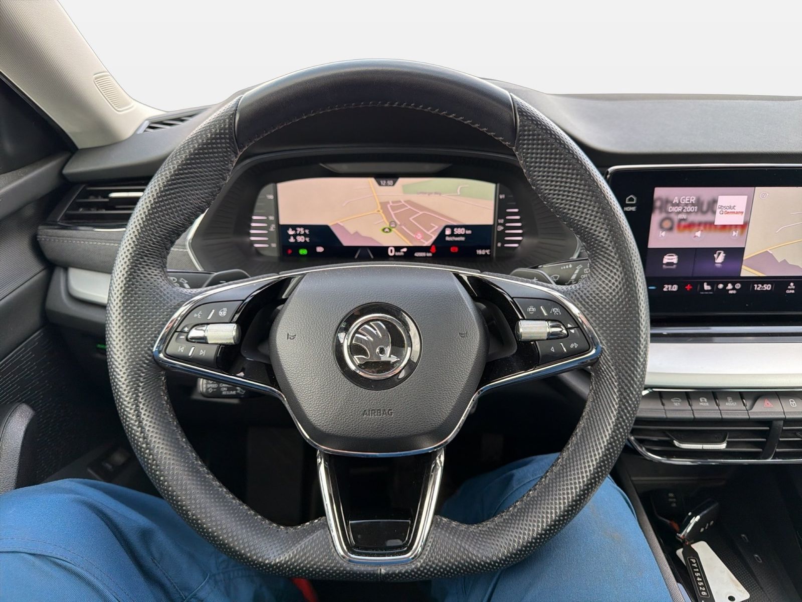 Fahrzeugabbildung SKODA Octavia Combi Style 2.0l TDI 85kW 7-Gang-DSG Mat - mit KI generiert/bearbeitet