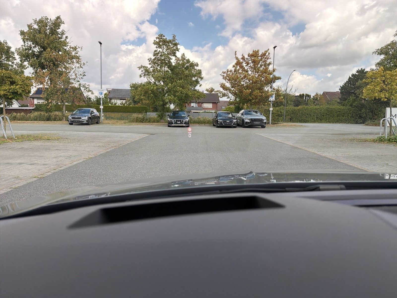 Fahrzeugabbildung SKODA Octavia Combi Style 2.0l TDI 85kW 7-Gang-DSG Mat - mit KI generiert/bearbeitet