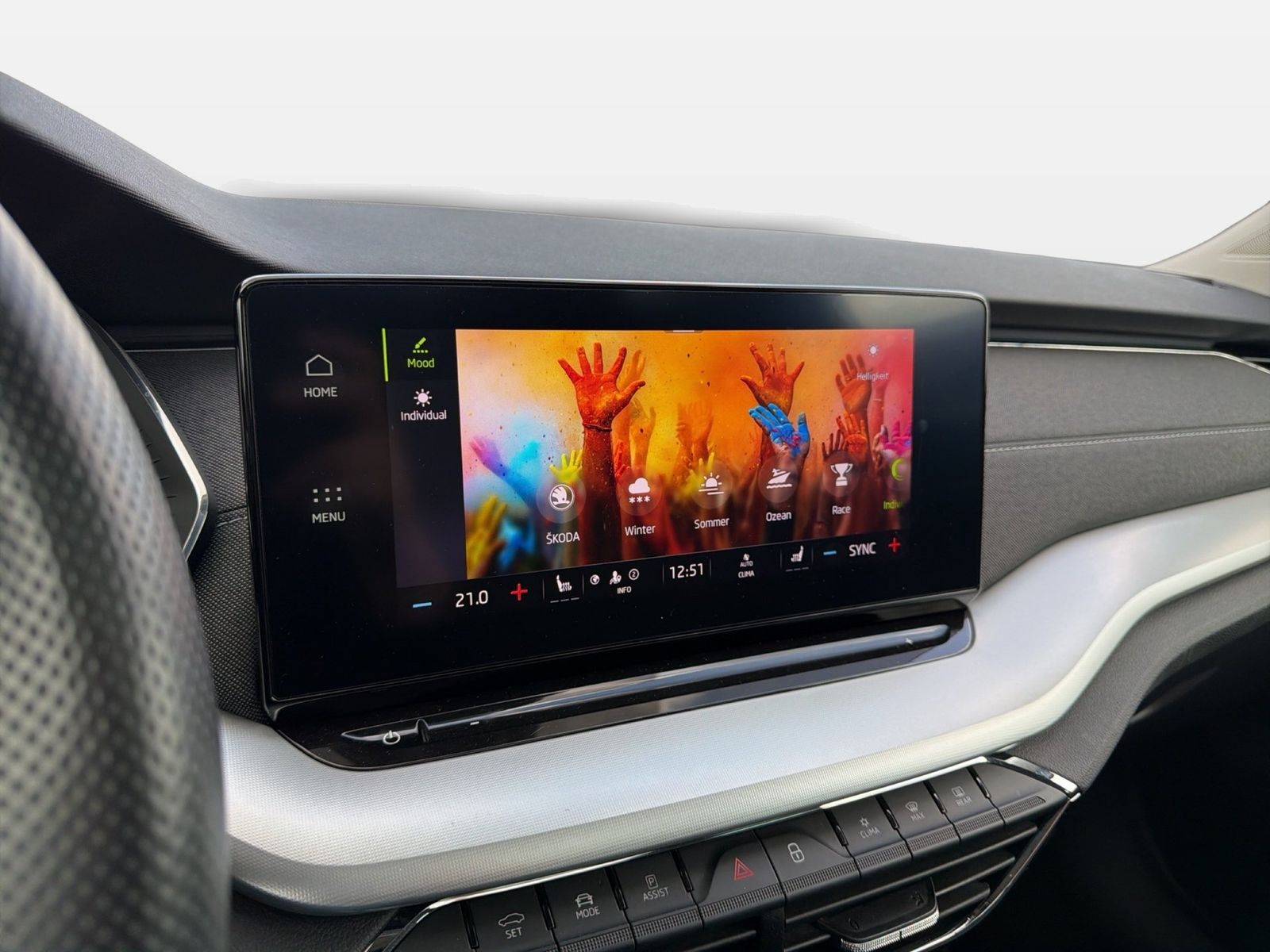 Fahrzeugabbildung SKODA Octavia Combi Style 2.0l TDI 85kW 7-Gang-DSG Mat - mit KI generiert/bearbeitet