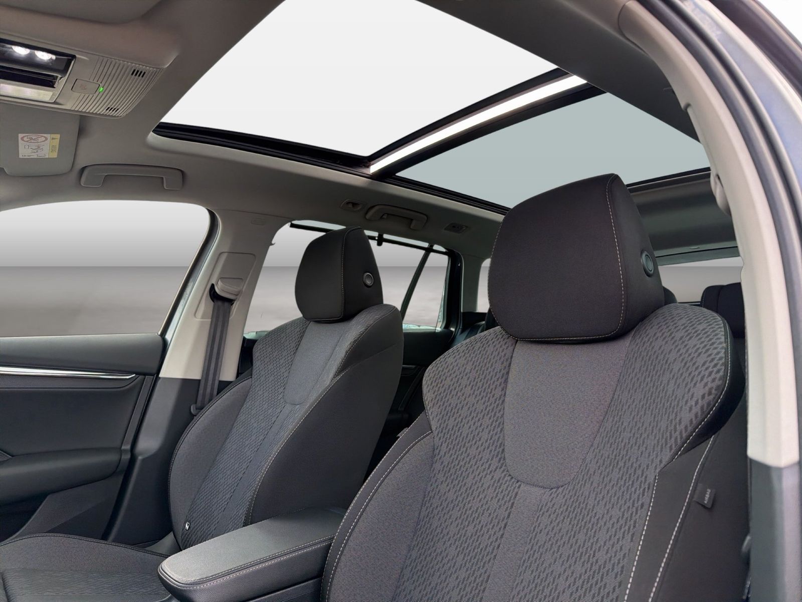 Fahrzeugabbildung SKODA Octavia Combi Style 2.0l TDI 85kW 7-Gang-DSG Mat - mit KI generiert/bearbeitet