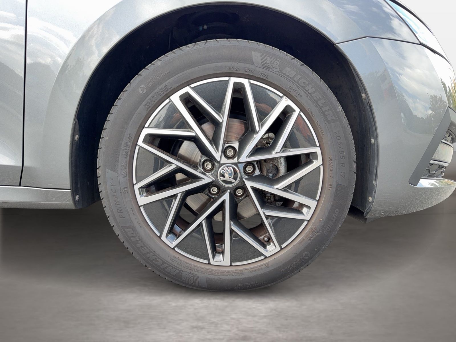 Fahrzeugabbildung SKODA Octavia Combi Style 2.0l TDI 85kW 7-Gang-DSG Mat - mit KI generiert/bearbeitet