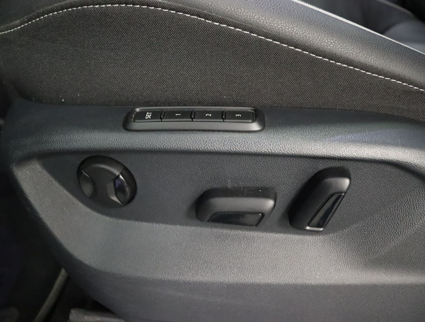Fahrzeugabbildung Volkswagen Tiguan Allspace 2.0 TSI 4Motion DSG R-Line |AHK
