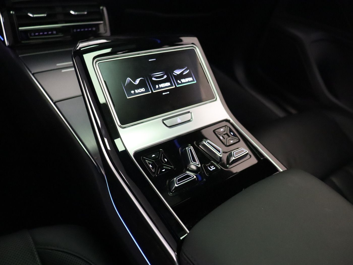 Fahrzeugabbildung Audi A8 lang 60 TDI quattro tiptronic |Matrix|Pano|LM