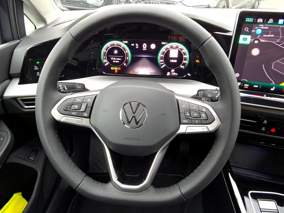 Fahrzeugabbildung Volkswagen Golf Variant 1.5 eTSI DSG Style Nav HUD Pano 360