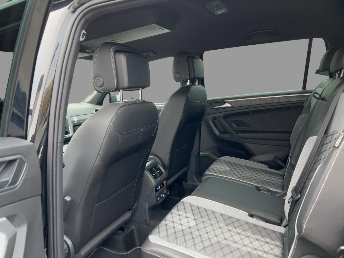 Fahrzeugabbildung Volkswagen Tiguan Allspace 2.0 TDI 4M DSG R-Line 7-Sitzer
