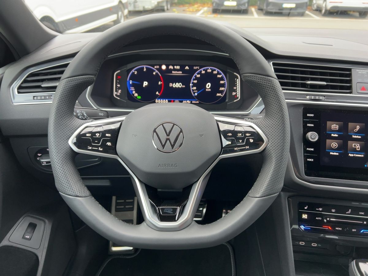 Fahrzeugabbildung Volkswagen Tiguan Allspace 2.0 TDI 4M DSG R-Line 7-Sitzer