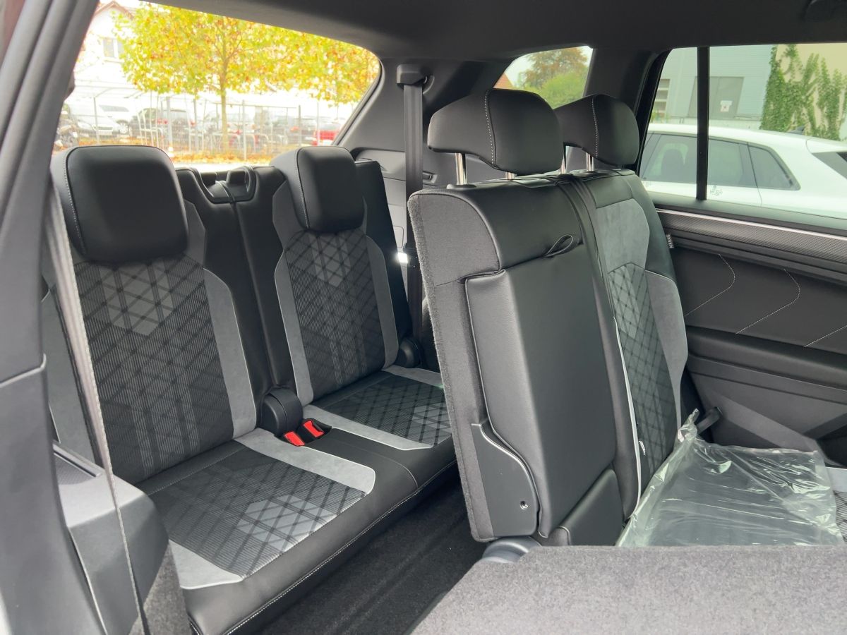 Fahrzeugabbildung Volkswagen Tiguan Allspace 2.0 TDI 4M DSG R-Line 7-Sitzer