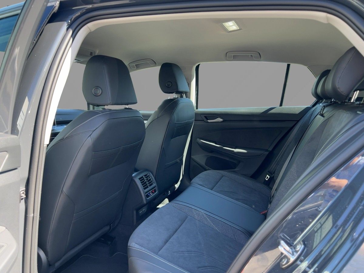 Fahrzeugabbildung Volkswagen Golf 1.5 TSI Style Navi HUD Climatronic Kamera