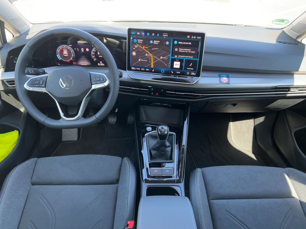 Fahrzeugabbildung Volkswagen Golf 1.5 TSI Style Navi HUD Climatronic Kamera