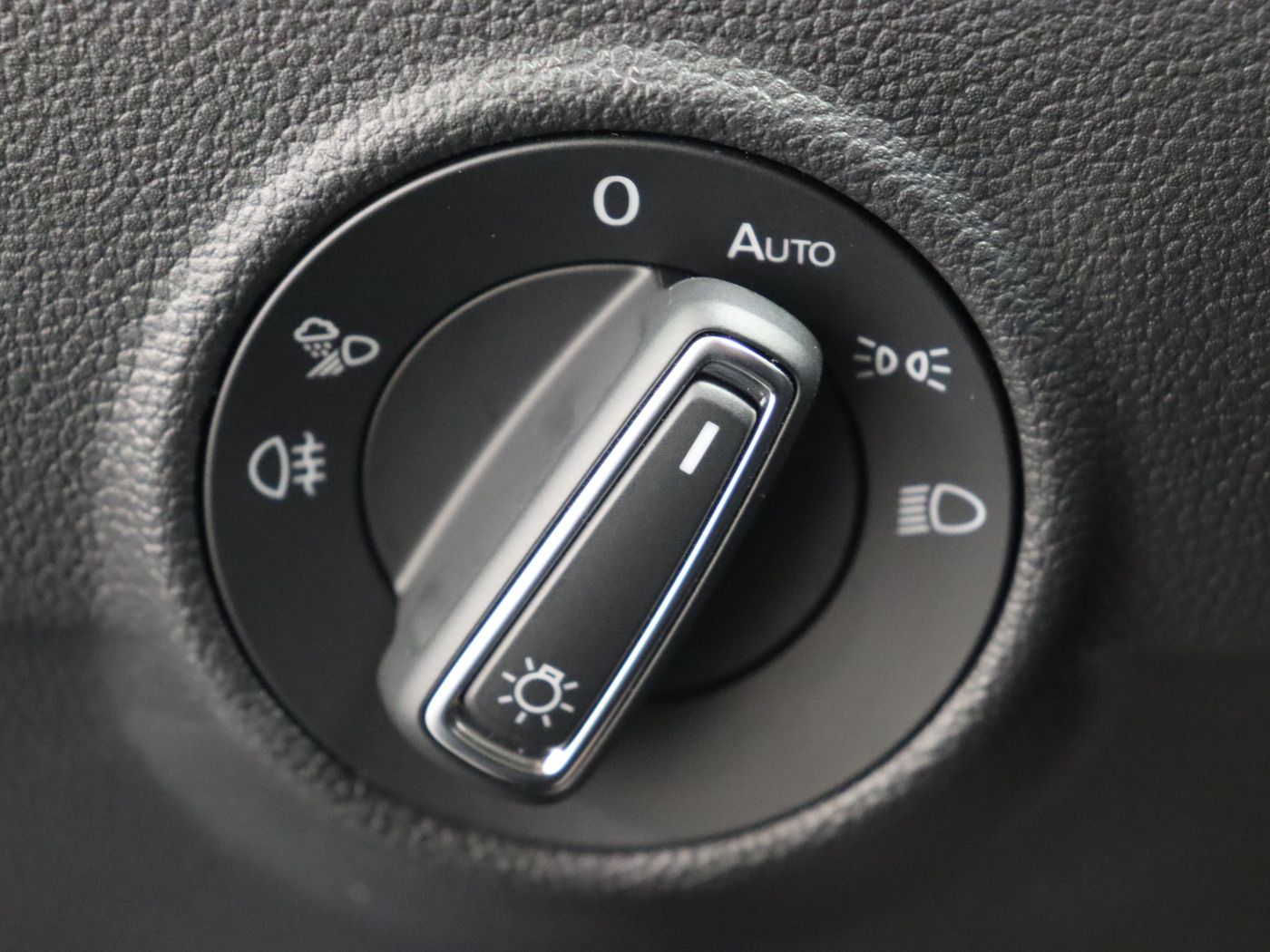 Fahrzeugabbildung Volkswagen T-Roc 2.0 TDI DSG R-line |ACC|VirtualCP|FLA|LED