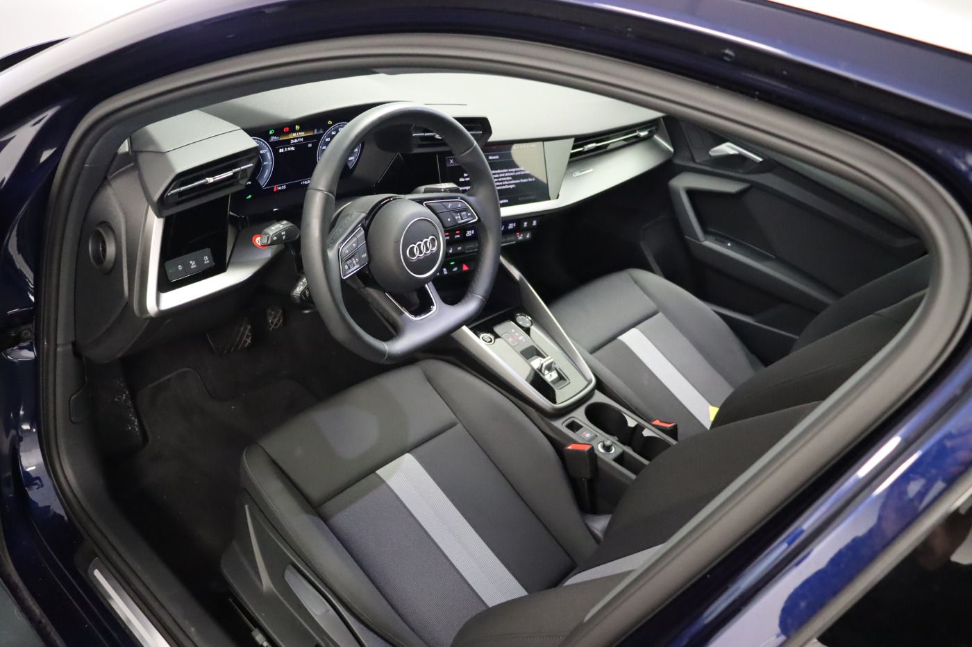 Fahrzeugabbildung Audi A3 Sportback 40 TFSI e S tronic advanced |FLA