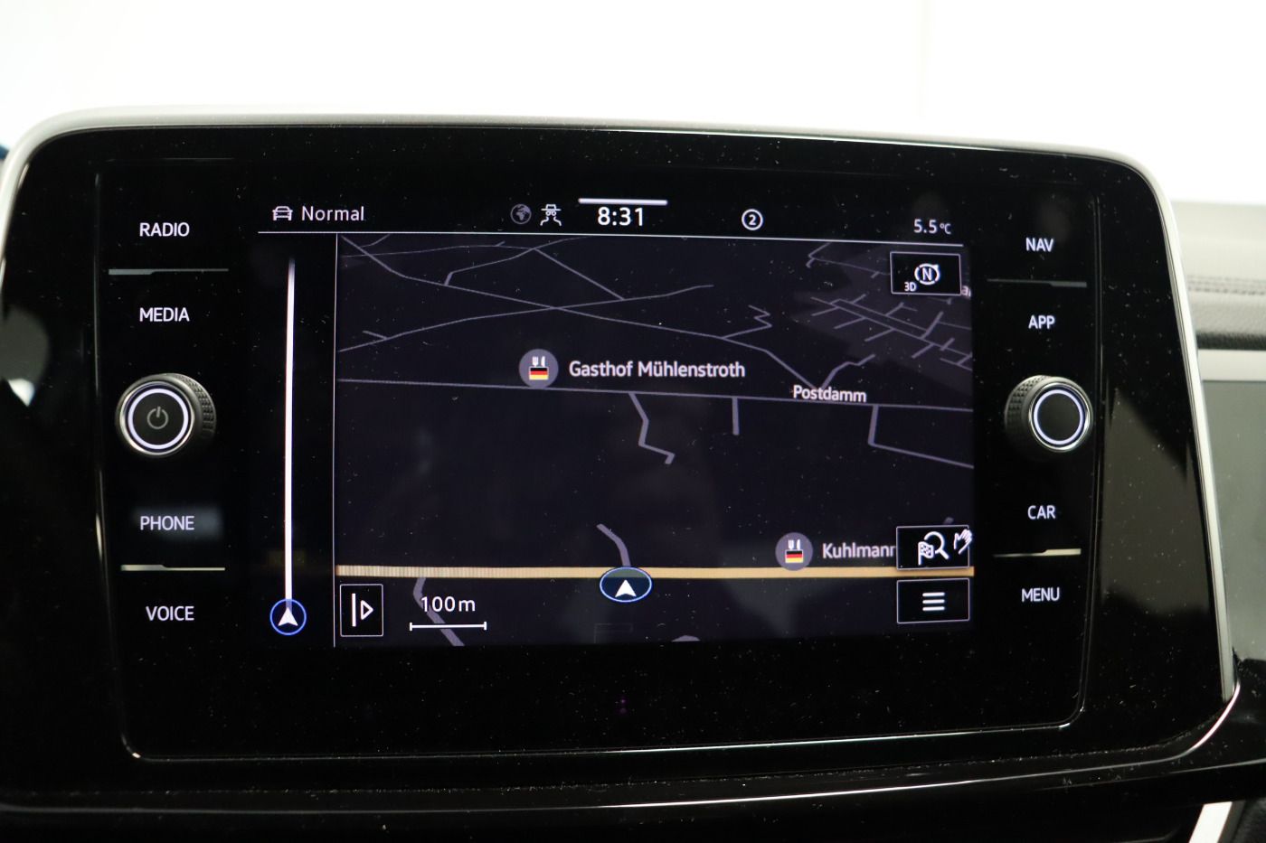Fahrzeugabbildung Volkswagen T-Roc 2.0 TDI DSG R-Line |FLA|Massage|CarPlay|LE