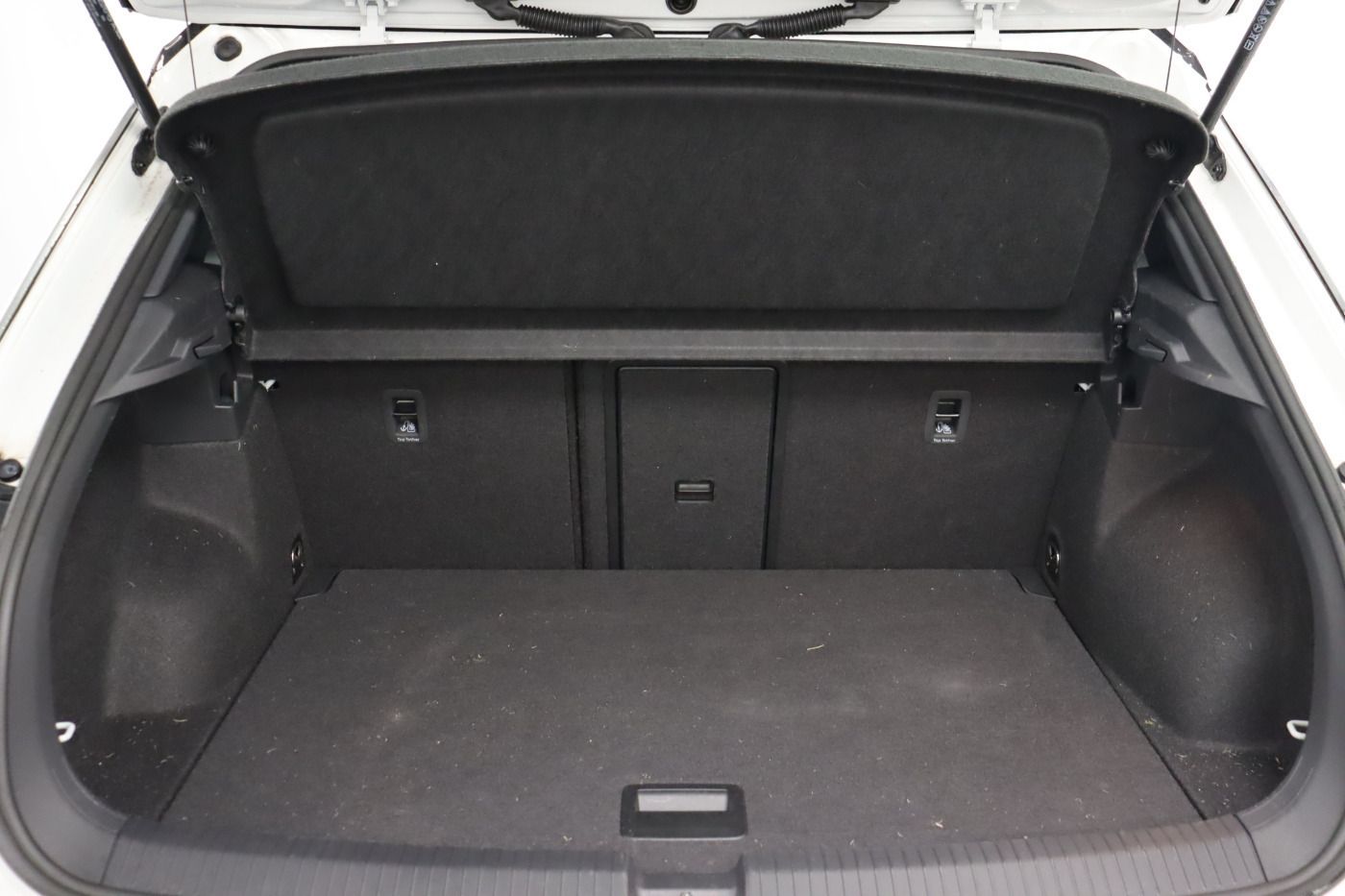 Fahrzeugabbildung Volkswagen T-Roc 2.0 TDI DSG R-Line |FLA|Massage|CarPlay|LE