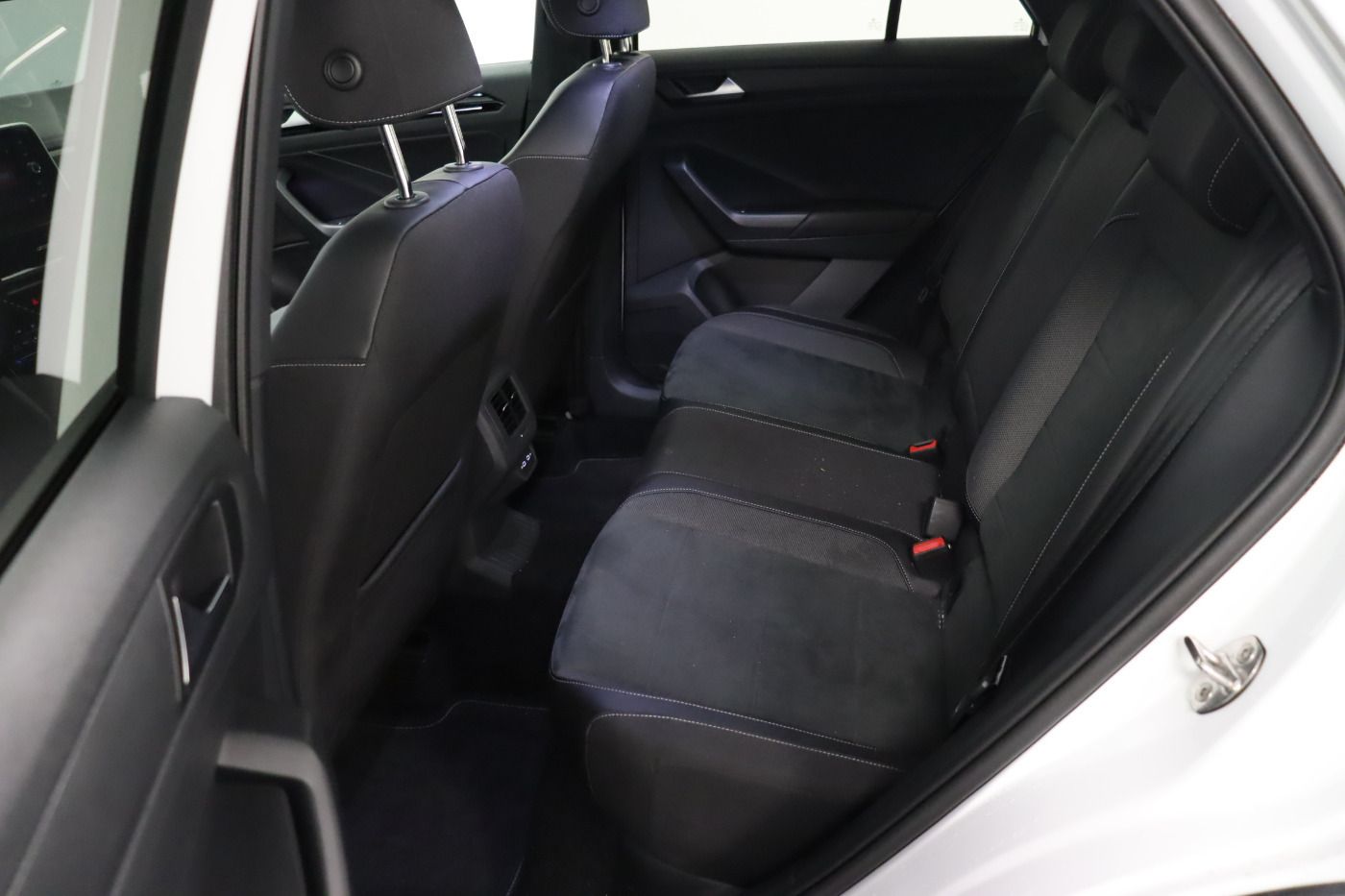 Fahrzeugabbildung Volkswagen T-Roc 2.0 TDI DSG R-Line |FLA|Massage|CarPlay|LE