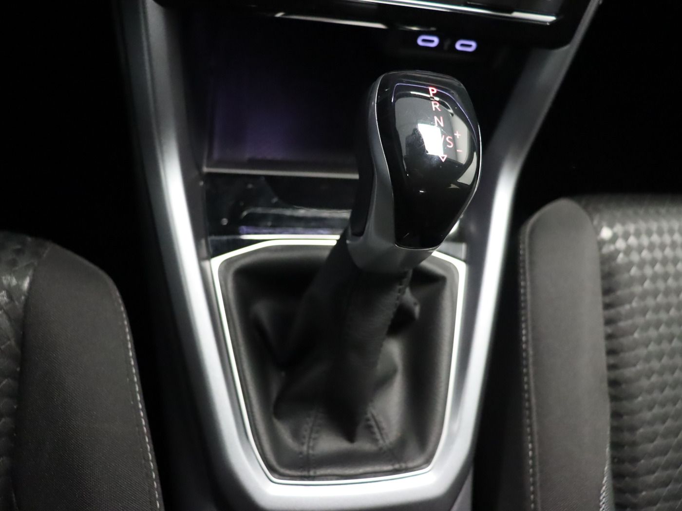 Fahrzeugabbildung Volkswagen T-Cross 1.5 TSI DSG Life R-line |ACC|VirtualCP