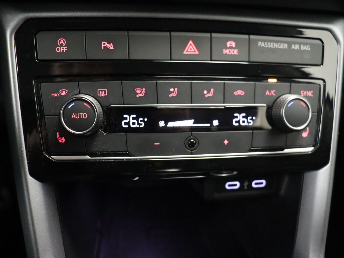 Fahrzeugabbildung Volkswagen T-Cross 1.5 TSI DSG Life R-line |ACC|VirtualCP