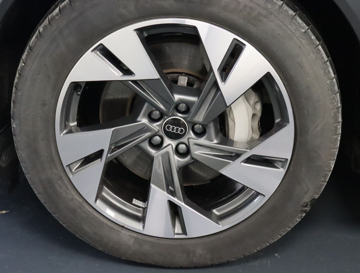Fahrzeugabbildung Audi Q8 e-tron Sportback 55 quattro advanced |Luft