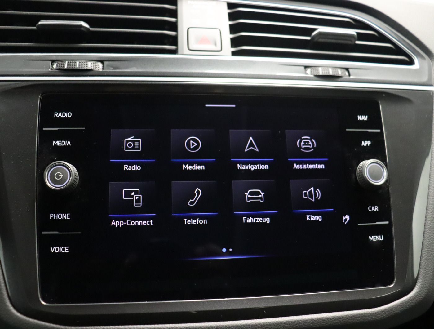 Fahrzeugabbildung Volkswagen Tiguan 1.5 TSI DSG Life |AHK|Matrix|ACC|FLA|LM