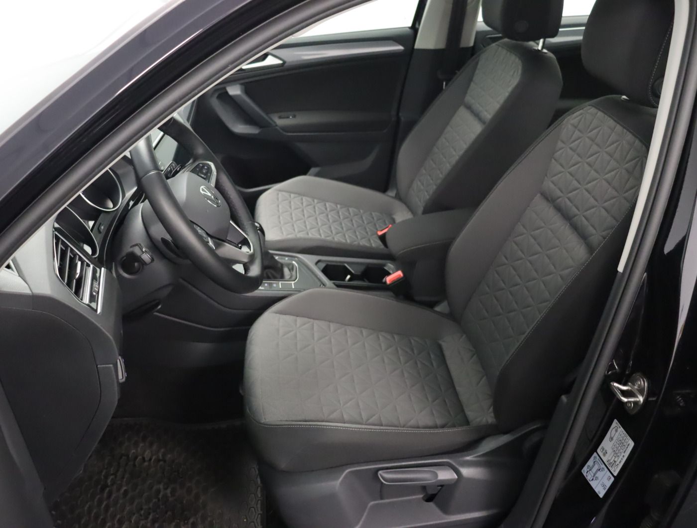 Fahrzeugabbildung Volkswagen Tiguan 1.5 TSI DSG Life |AHK|Matrix|ACC|FLA|LM