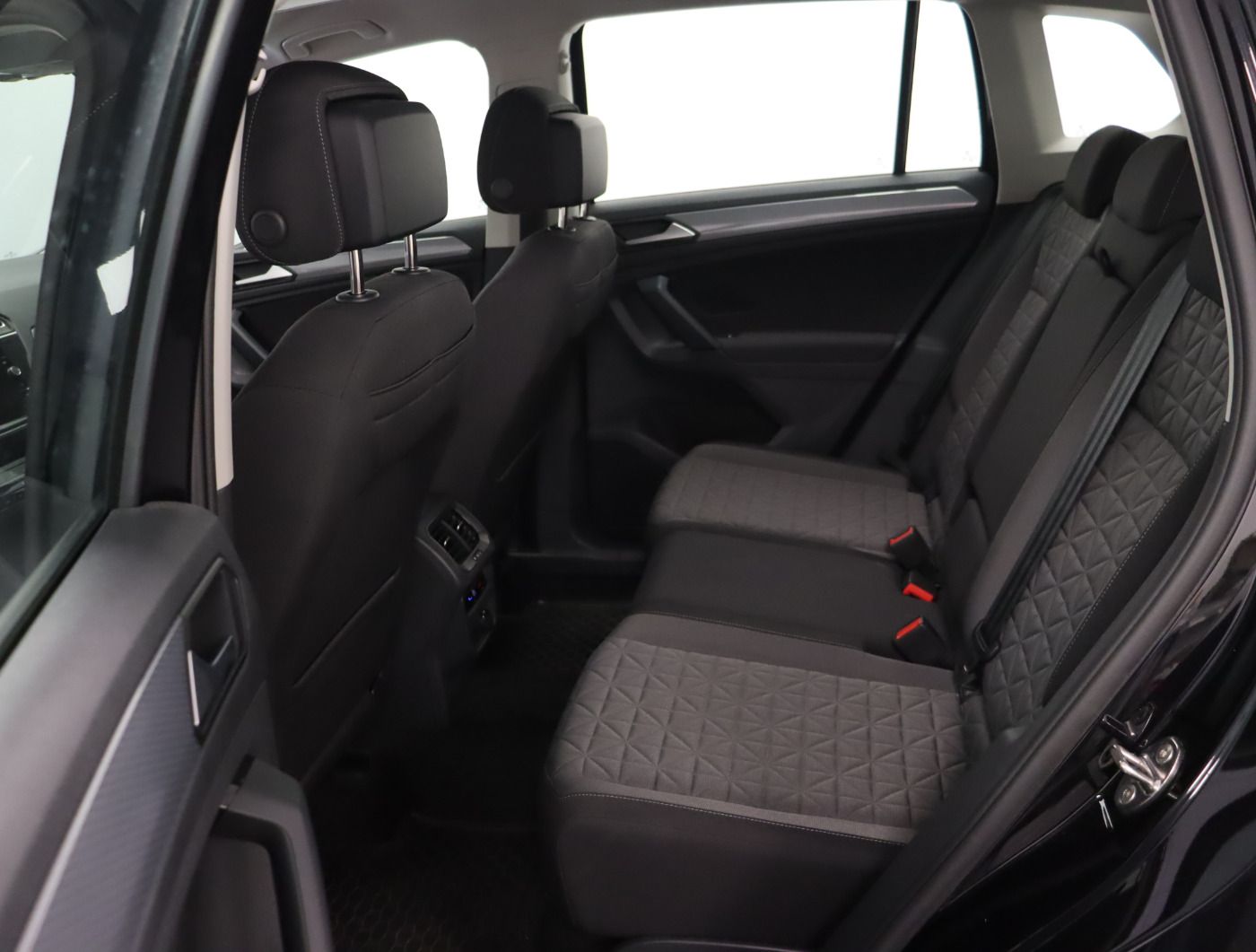 Fahrzeugabbildung Volkswagen Tiguan 1.5 TSI DSG Life |AHK|Matrix|ACC|FLA|LM