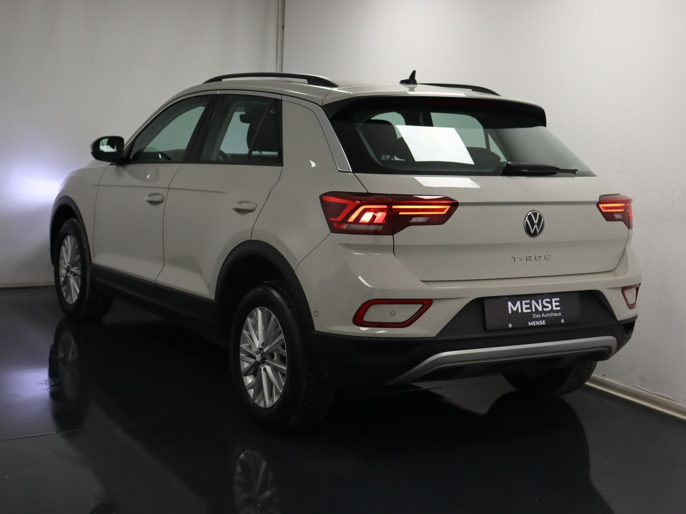 Fahrzeugabbildung Volkswagen T-Roc 2.0 TDI DSG Life |VirtualCP|CarPlay|LM|LED