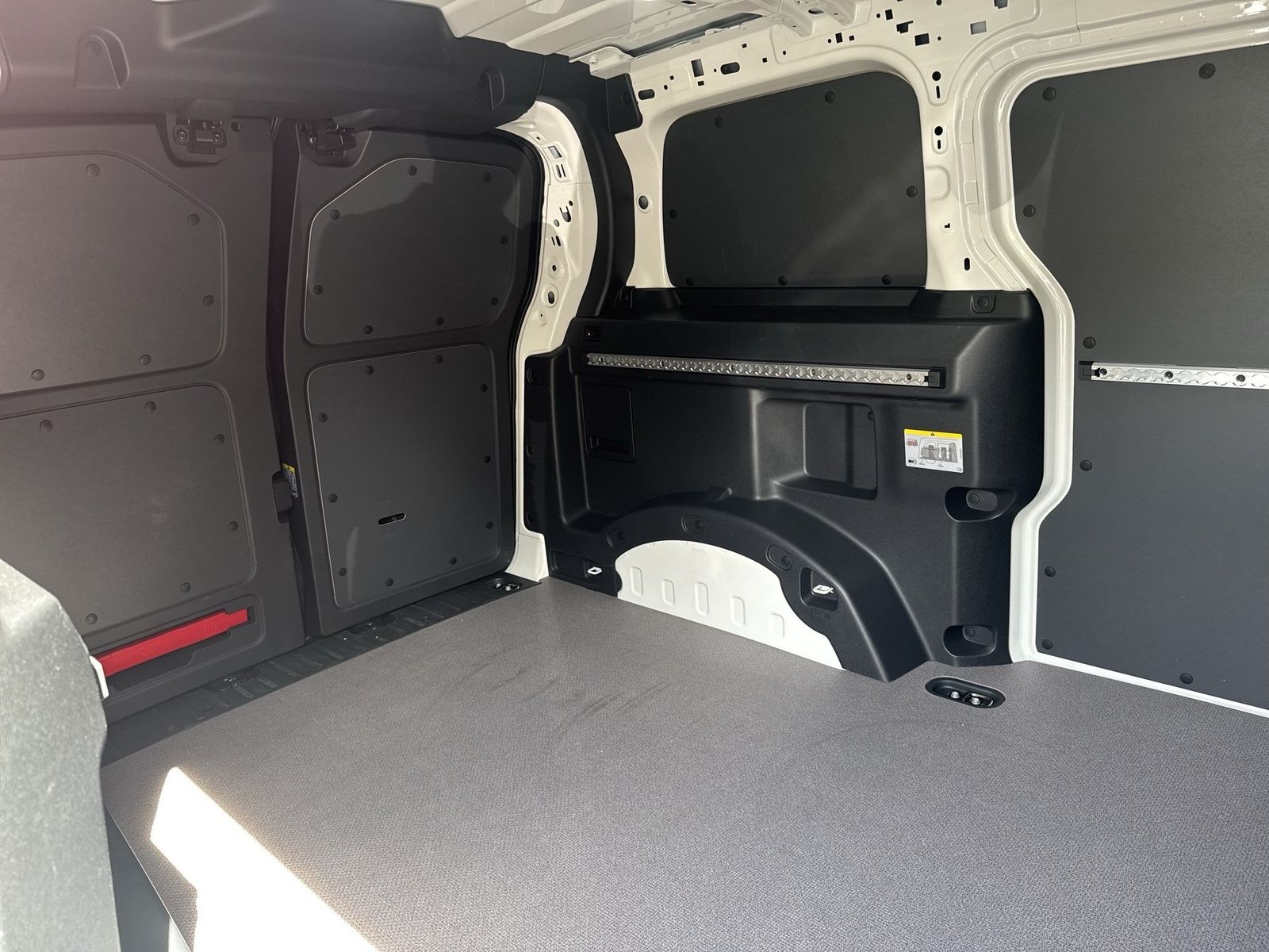 Fahrzeugabbildung Volkswagen ID. Buzz Cargo Pro 4MOTION 79 kWh Getriebe: 1-Ga - mit KI generiert/bearbeitet