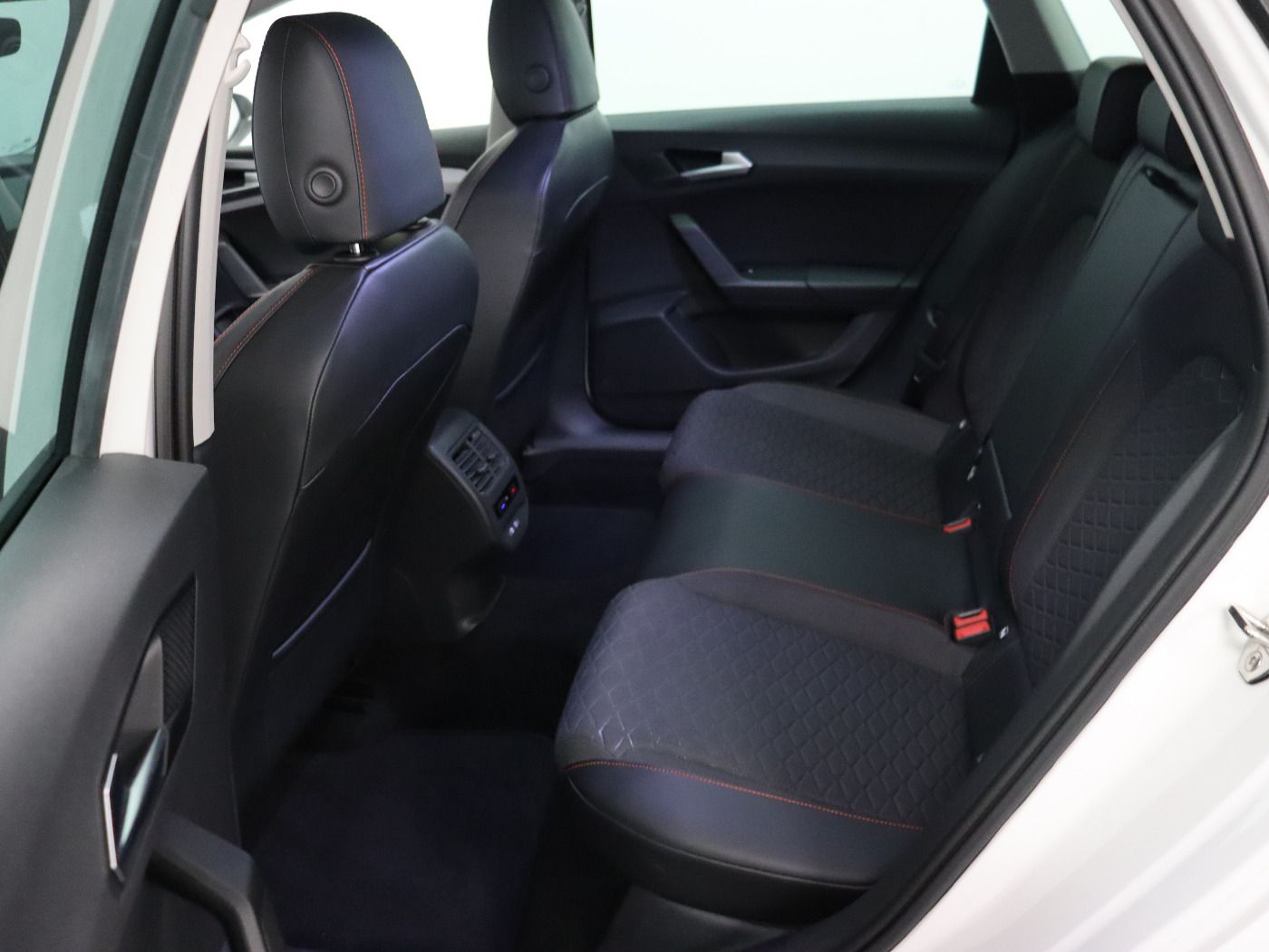 Fahrzeugabbildung SEAT Leon Sportstourer FR 1.4 TSI e-Hybrid DSG |AHK|L
