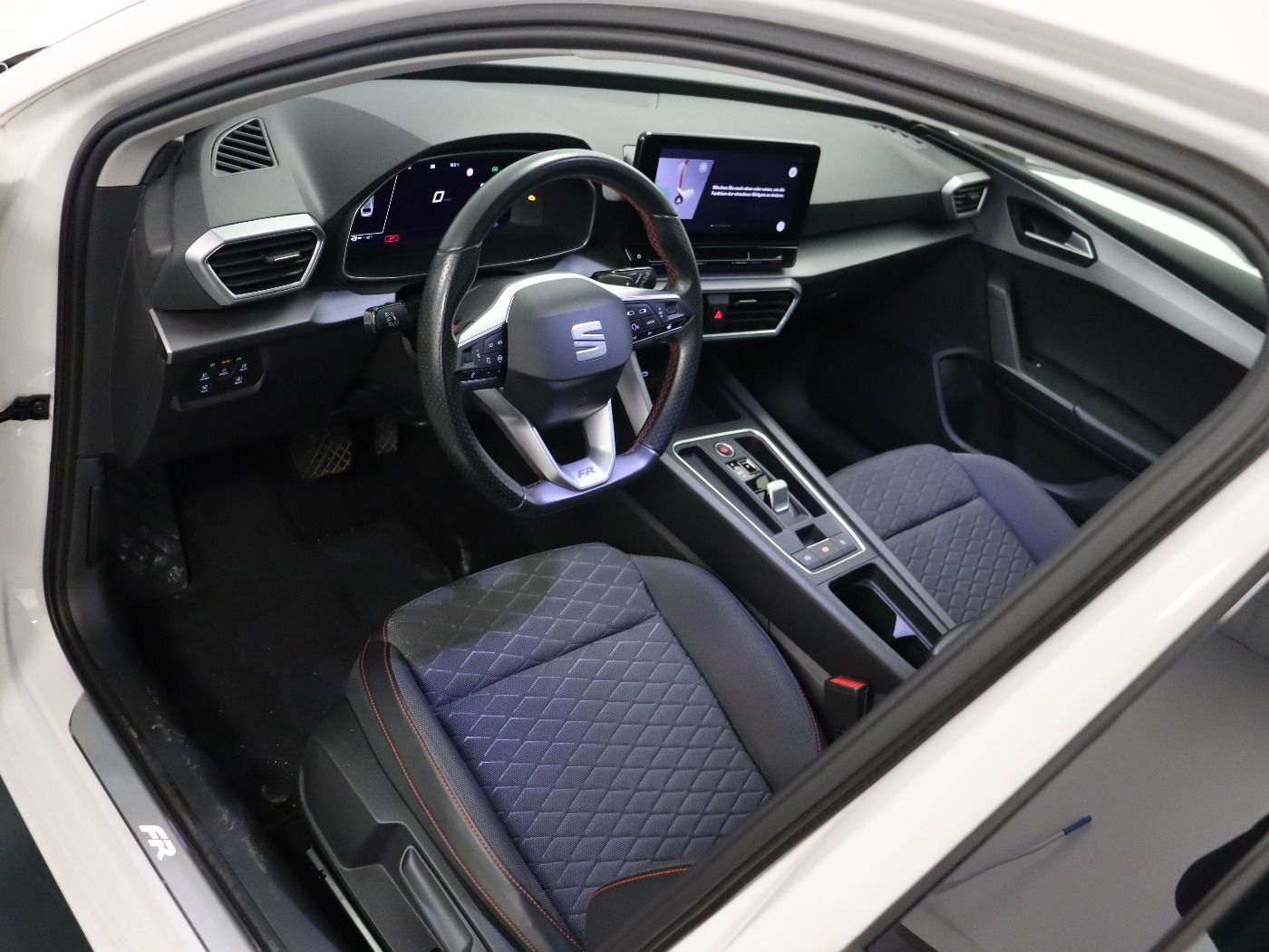 Fahrzeugabbildung SEAT Leon Sportstourer FR 1.4 TSI e-Hybrid DSG |AHK|L