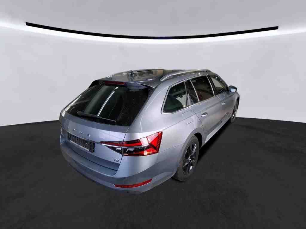Fahrzeugabbildung SKODA Superb Combi 1.4 TSI iV DSG Style |AHK|Matrix|LM