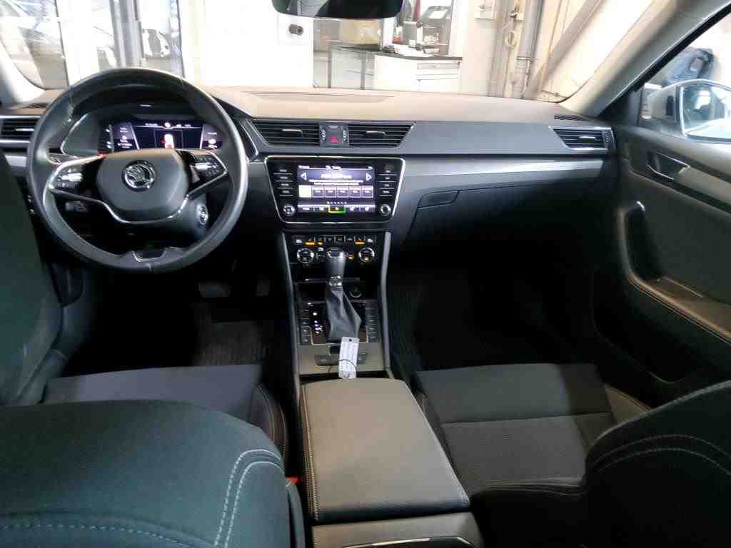 Fahrzeugabbildung SKODA Superb Combi 1.4 TSI iV DSG Style |AHK|Matrix|LM