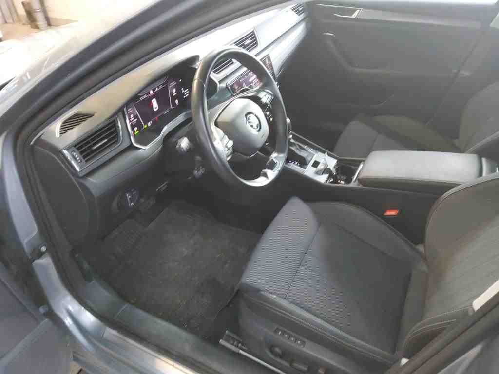 Fahrzeugabbildung SKODA Superb Combi 1.4 TSI iV DSG Style |AHK|Matrix|LM