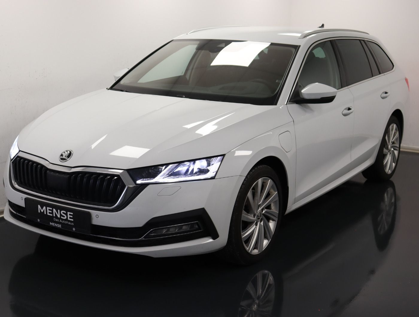 Fahrzeugabbildung SKODA Octavia Combi 1.4 TSI iV DSG Style |4xSHZ|FLA|LM