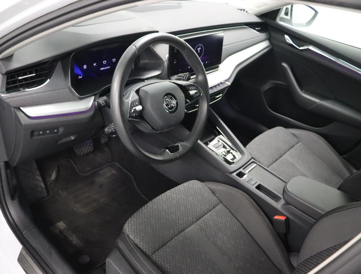 Fahrzeugabbildung SKODA Octavia Combi 1.4 TSI iV DSG Style |4xSHZ|FLA|LM