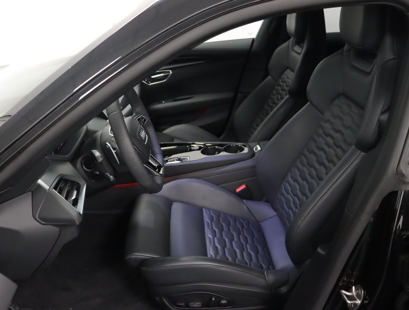 Fahrzeugabbildung Audi e-tron GT |Matrix|Luft|ACC|WPumpe|STH|CarPlay|LM