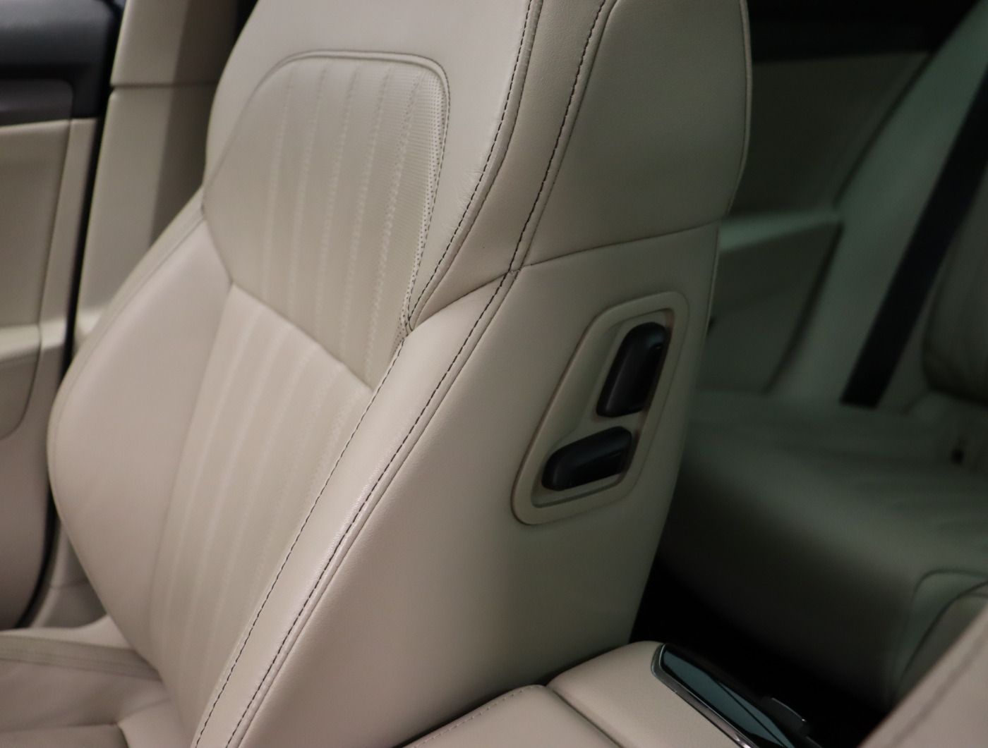 Fahrzeugabbildung SKODA Superb Combi 1.4 TSI iV DSG Style |AHK|Matrix|LM