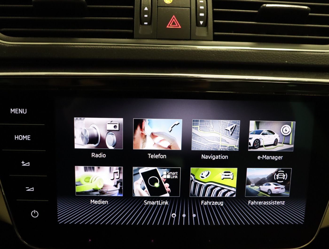 Fahrzeugabbildung SKODA Superb Combi 1.4 TSI iV DSG Style |AHK|Matrix|LM