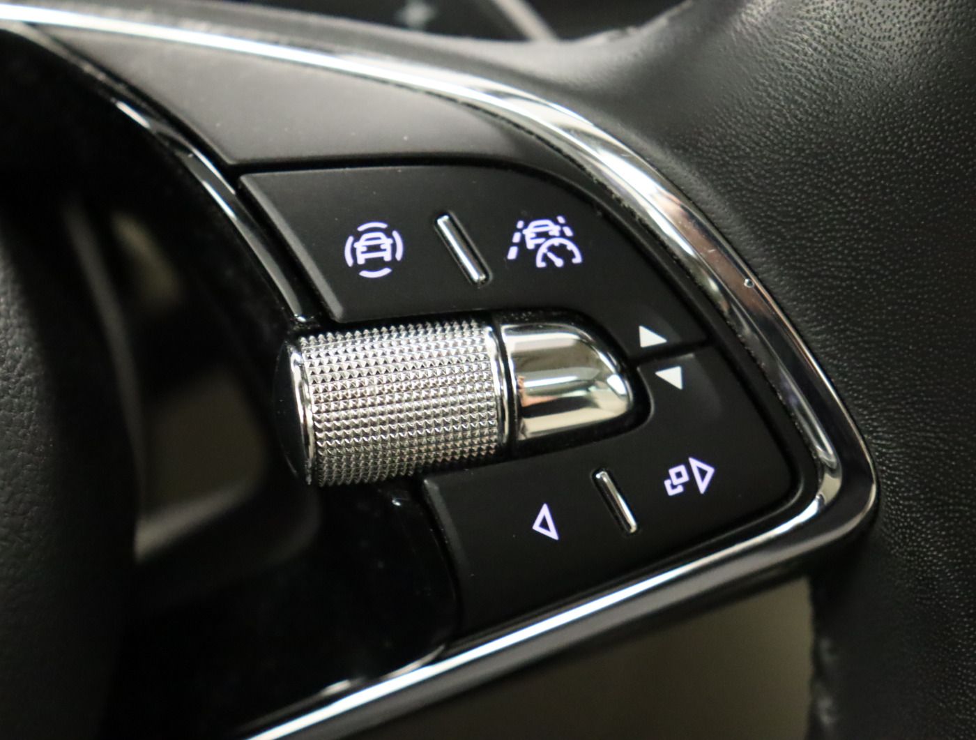 Fahrzeugabbildung SKODA Superb Combi 1.4 TSI iV DSG Style |AHK|Matrix|LM