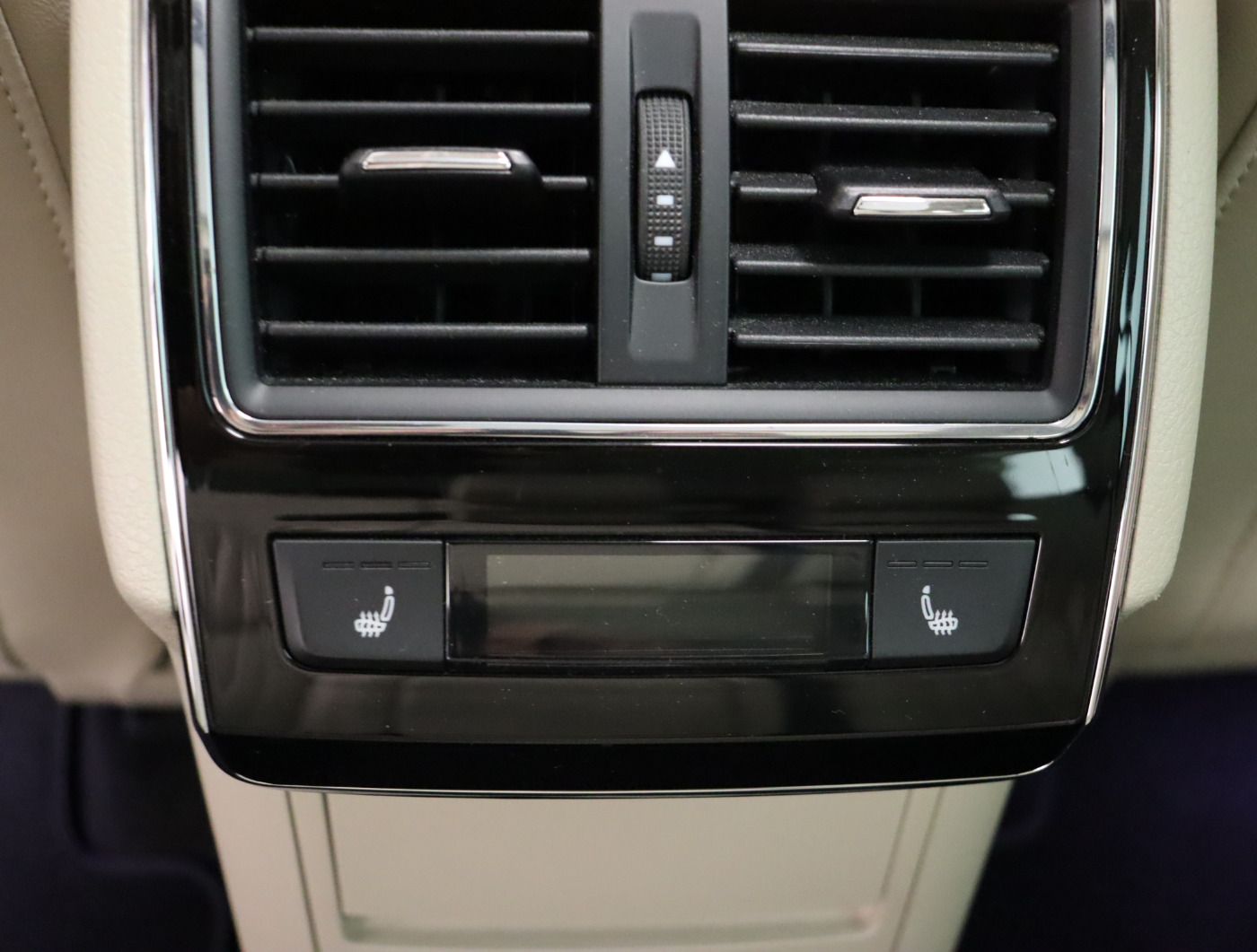 Fahrzeugabbildung SKODA Superb Combi 1.4 TSI iV DSG Style |AHK|Matrix|LM