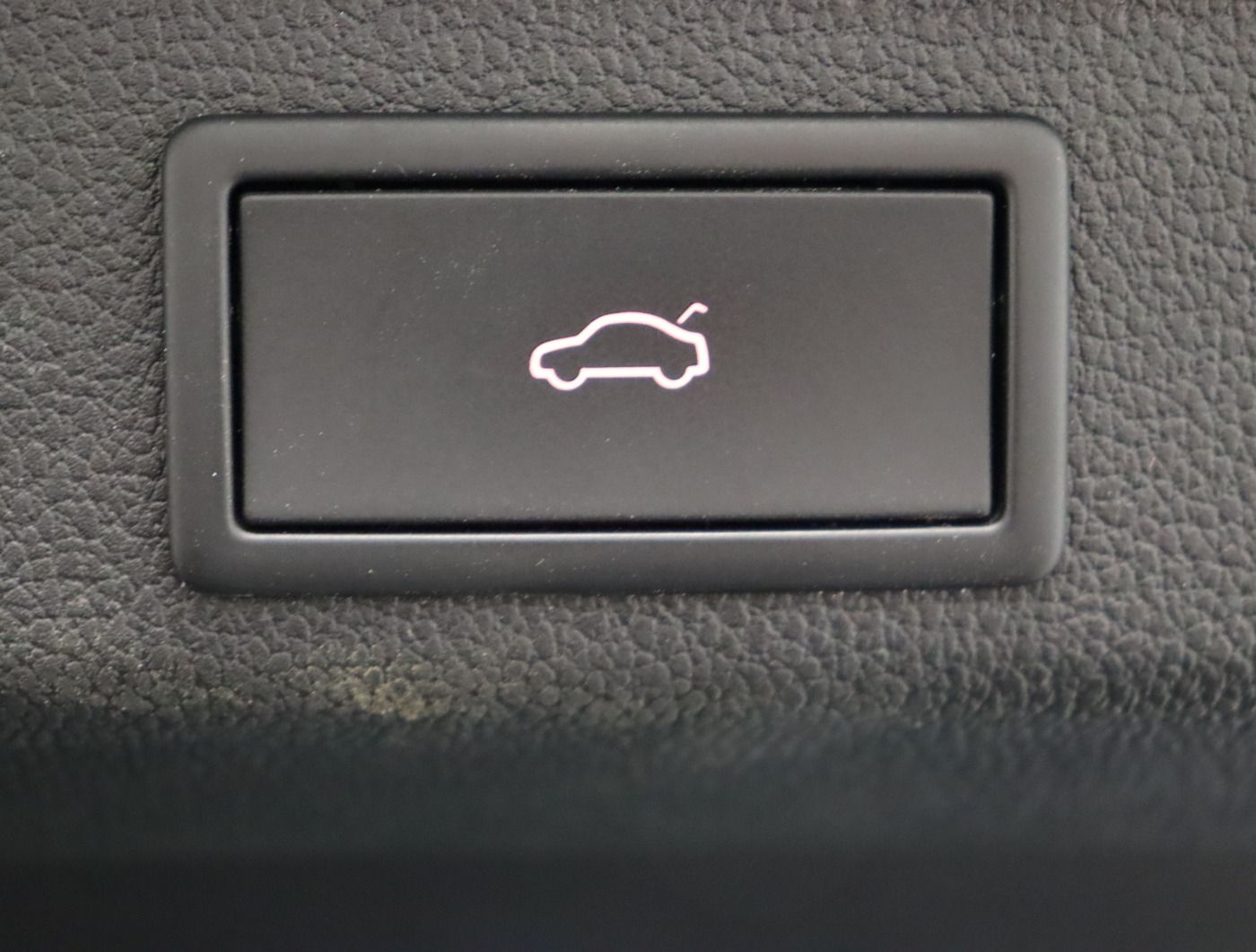 Fahrzeugabbildung SKODA Superb Combi 1.4 TSI iV DSG Style |AHK|Matrix|LM
