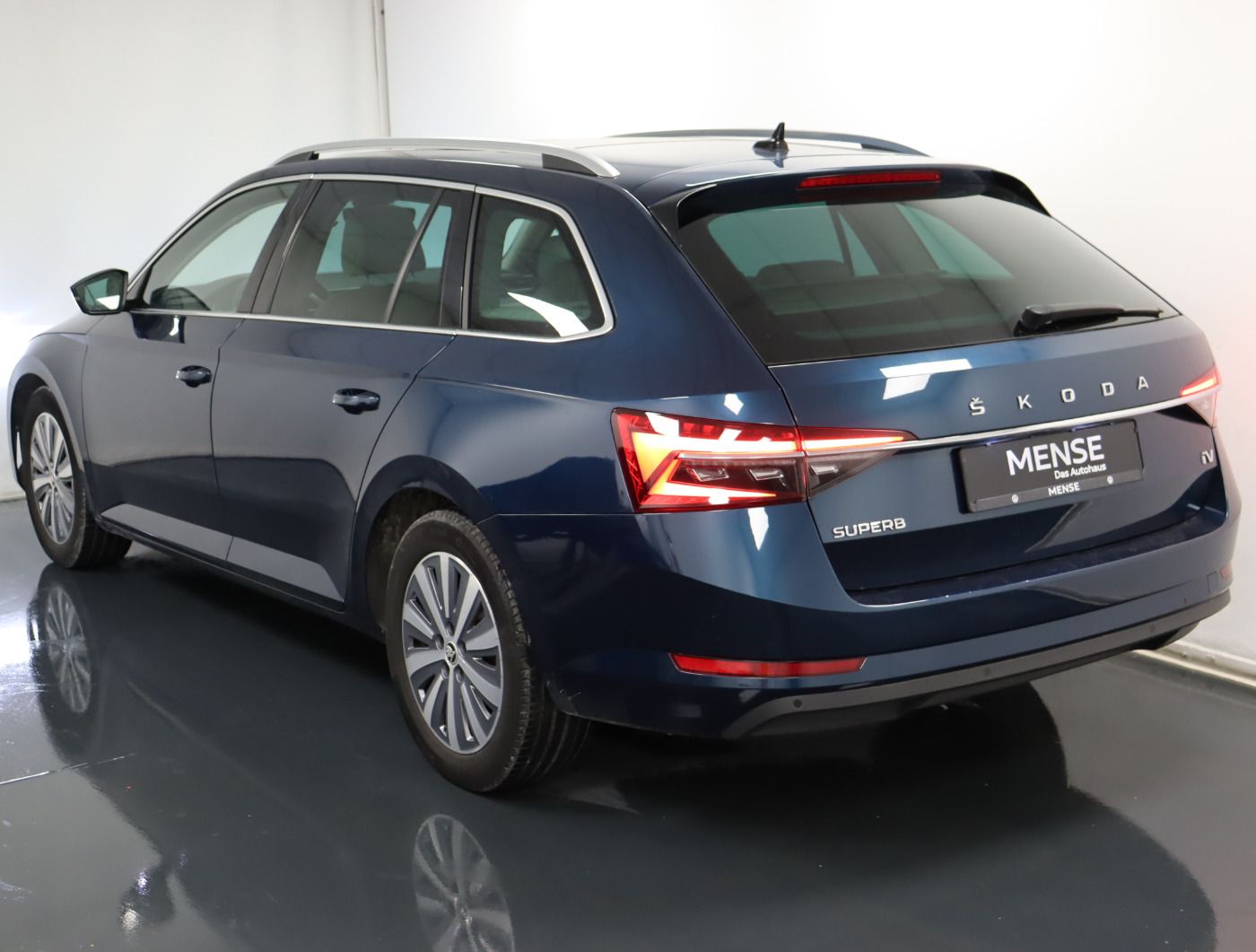 Fahrzeugabbildung SKODA Superb Combi 1.4 TSI iV DSG Style |AHK|Matrix|LM