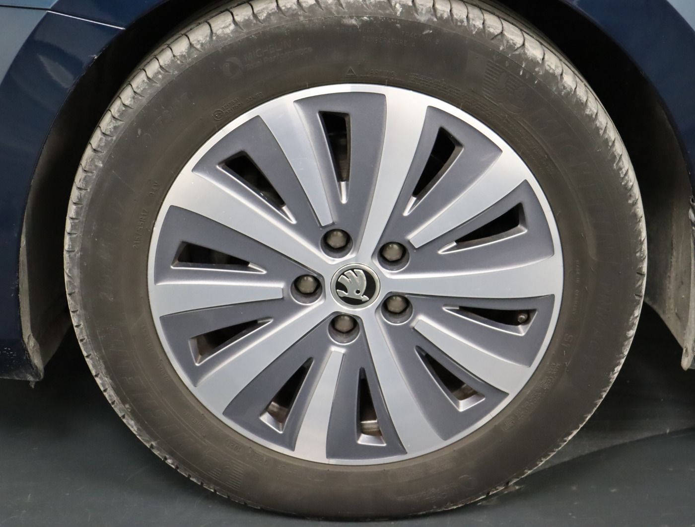 Fahrzeugabbildung SKODA Superb Combi 1.4 TSI iV DSG Style |AHK|Matrix|LM