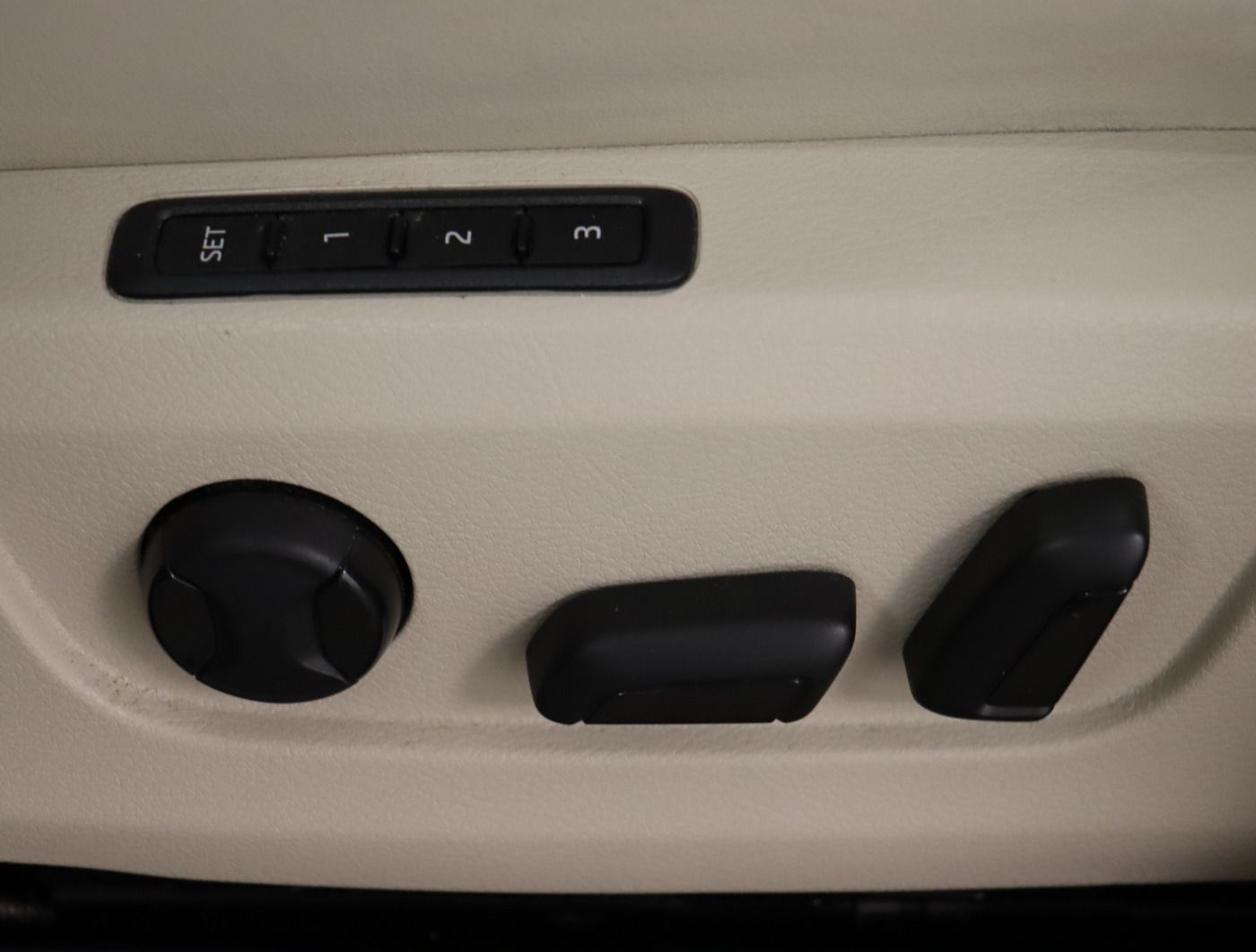 Fahrzeugabbildung SKODA Superb Combi 1.4 TSI iV DSG Style |AHK|Matrix|LM