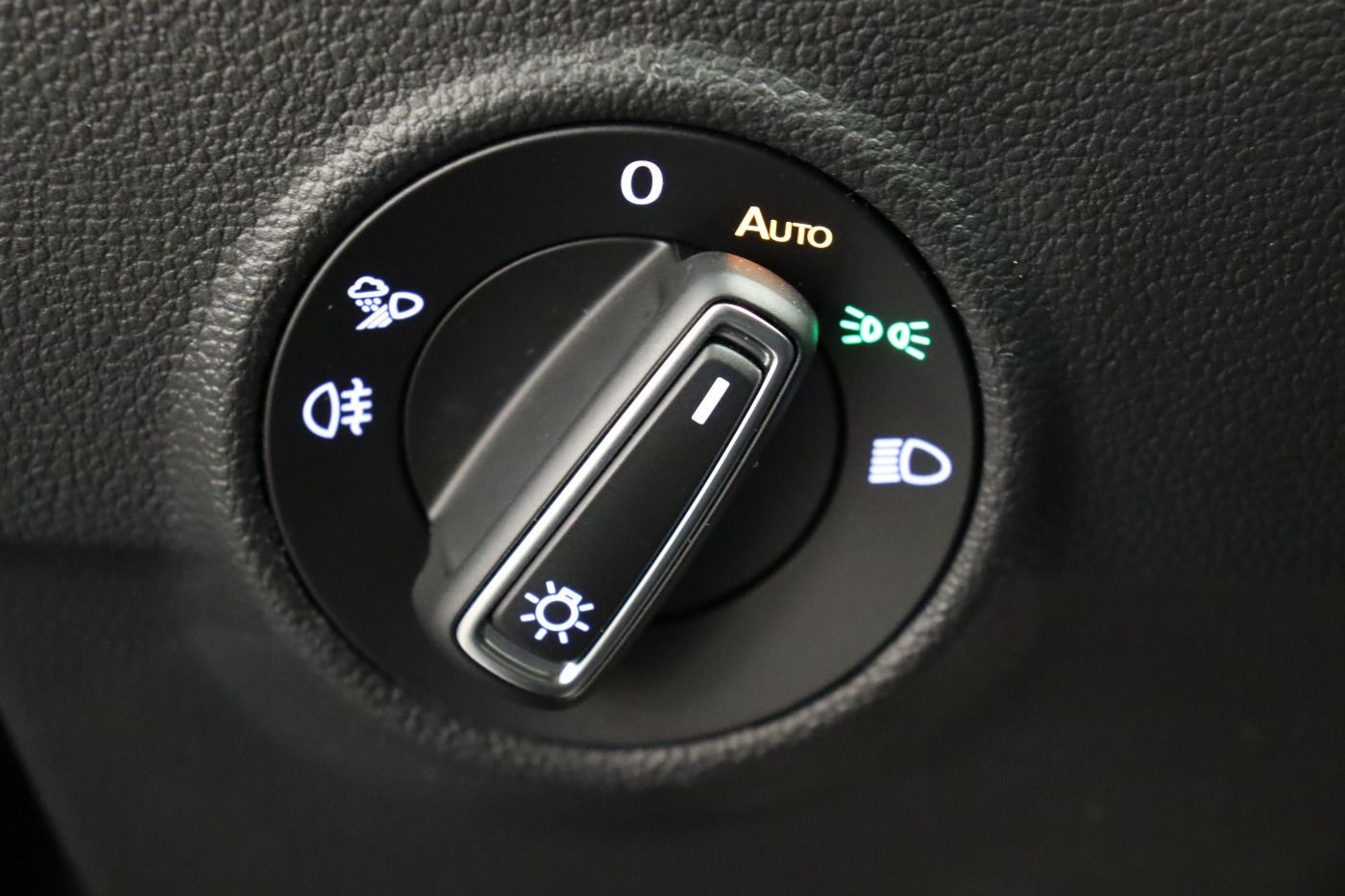Fahrzeugabbildung Volkswagen T-Roc 2.0 TDI DSG R-Line |ACC|VirtualCP|FLA|LED