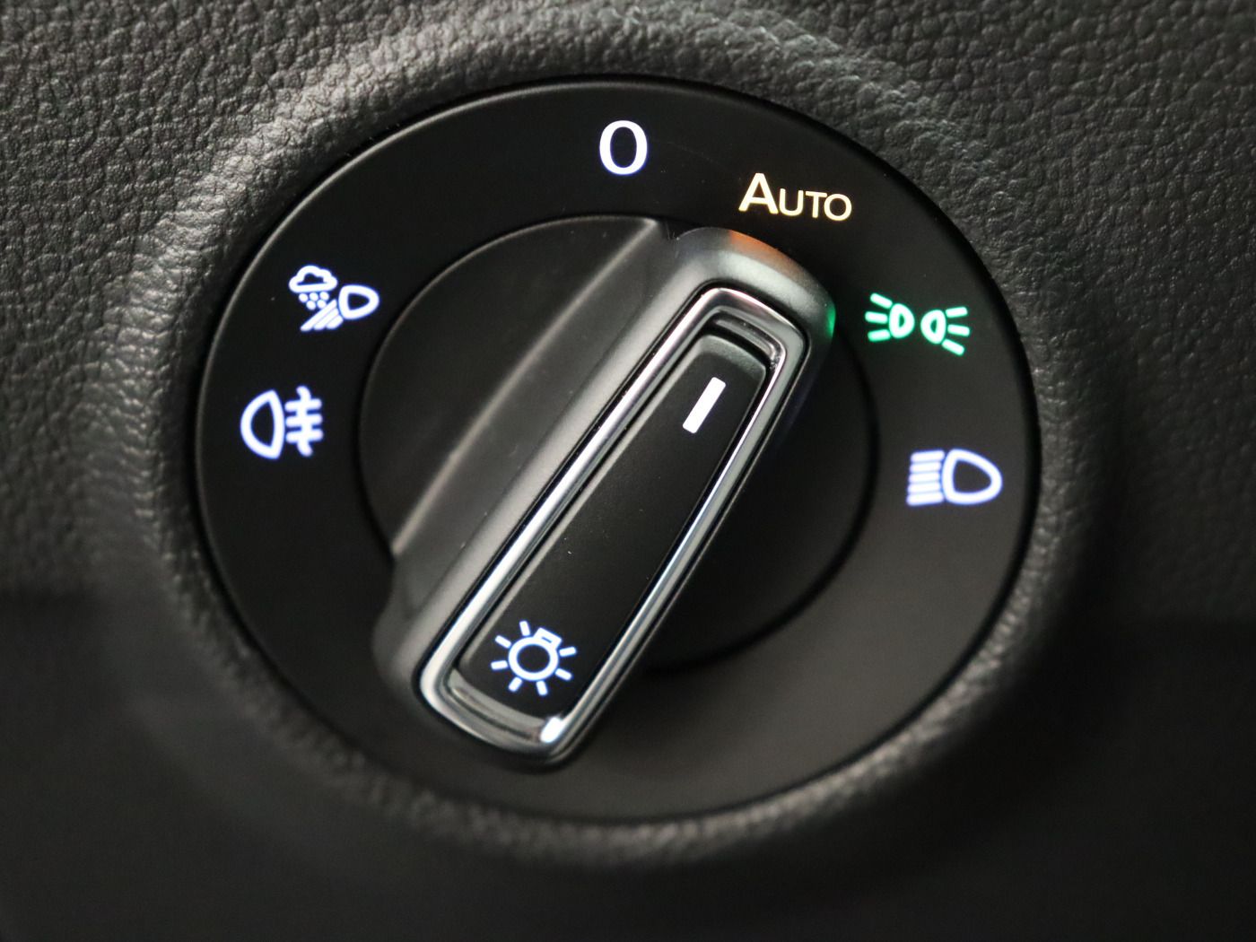 Fahrzeugabbildung Volkswagen T-Roc 2.0 TDI DSG R-Line |ACC|VirtualCP|FLA|LED
