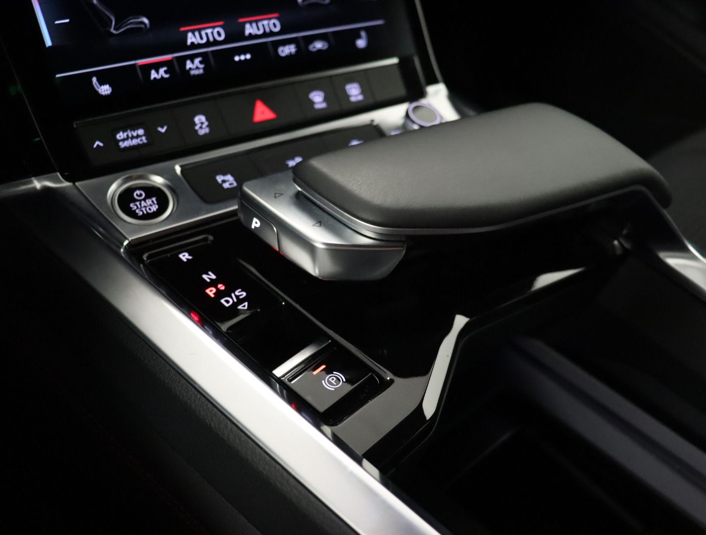 Fahrzeugabbildung Audi Q8 e-tron 55 quattro S line |Matrix|Luft|ACC