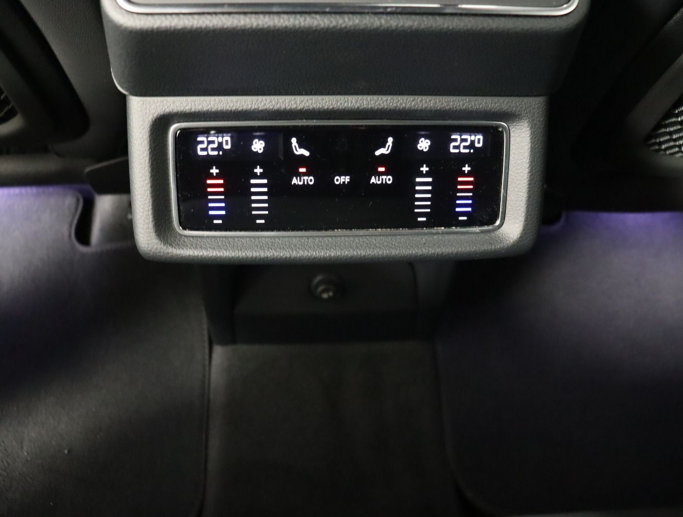 Fahrzeugabbildung Audi Q8 e-tron 55 quattro S line |Matrix|Luft|ACC