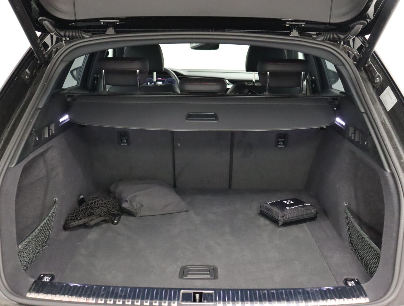 Fahrzeugabbildung Audi Q8 e-tron 55 quattro S line |Matrix|Luft|ACC