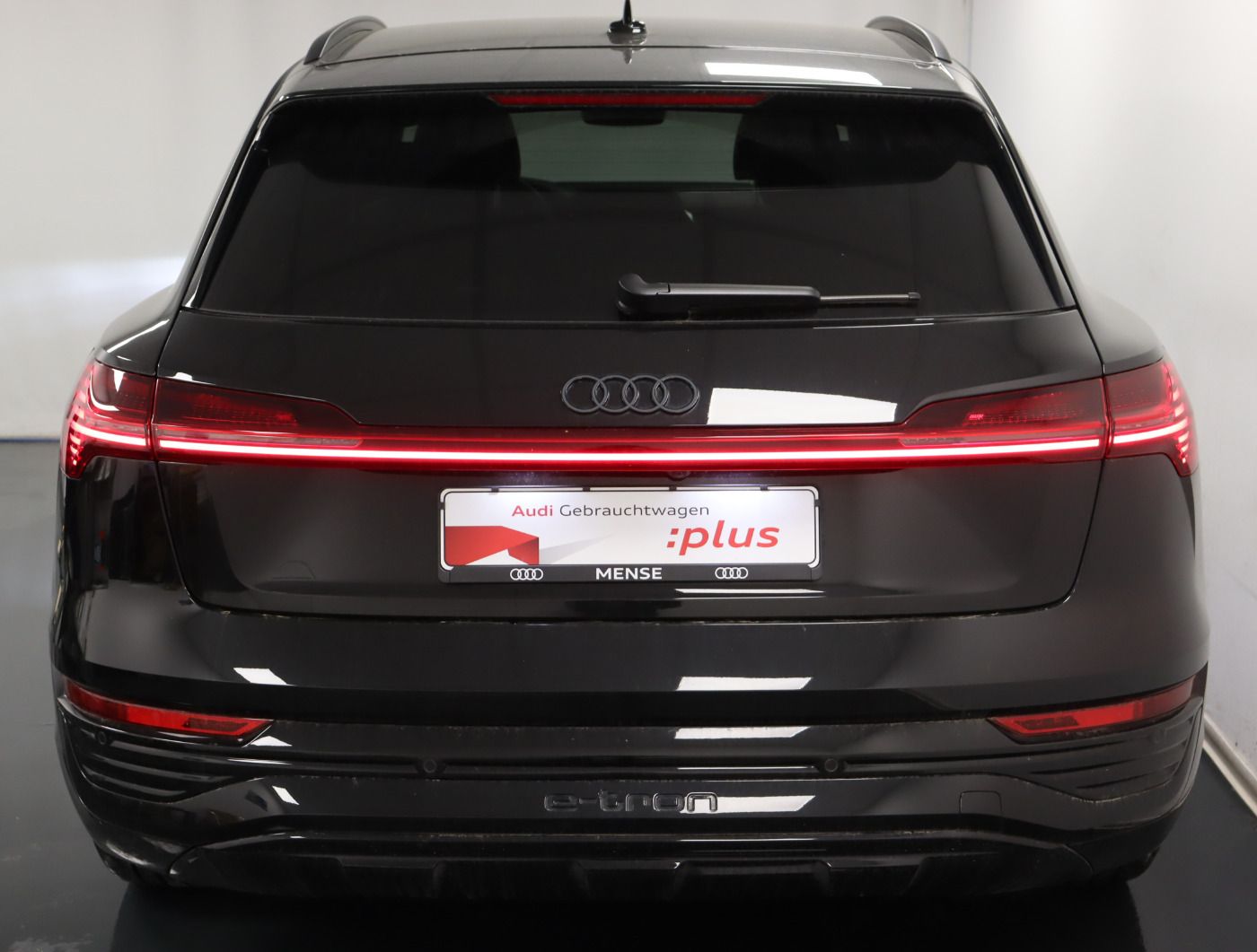 Fahrzeugabbildung Audi Q8 e-tron 55 quattro S line |Matrix|Luft|ACC