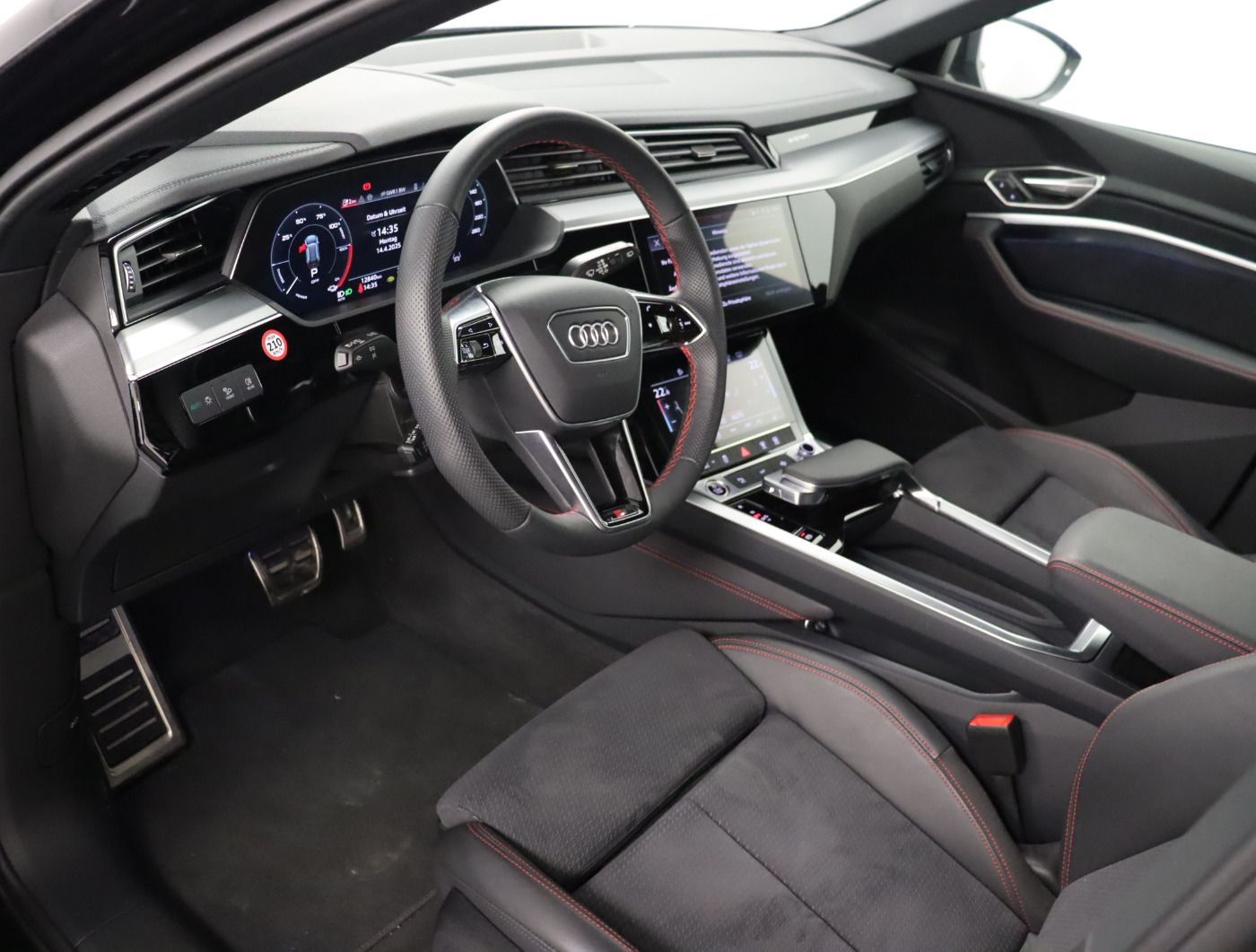 Fahrzeugabbildung Audi Q8 e-tron 55 quattro S line |Matrix|Luft|ACC
